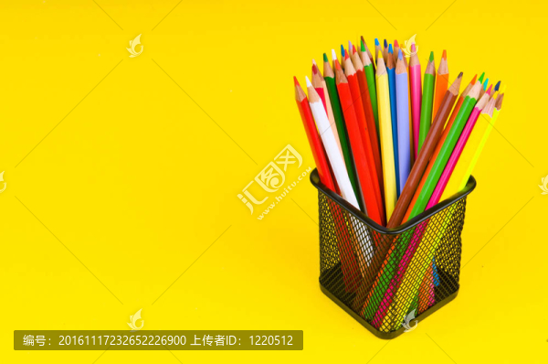 回到學(xué)校概念與彩色鉛筆