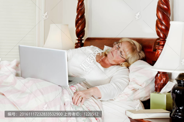 在電子郵件上睡著了