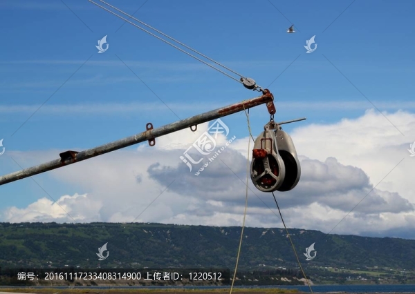 帶云的漁船滑輪
