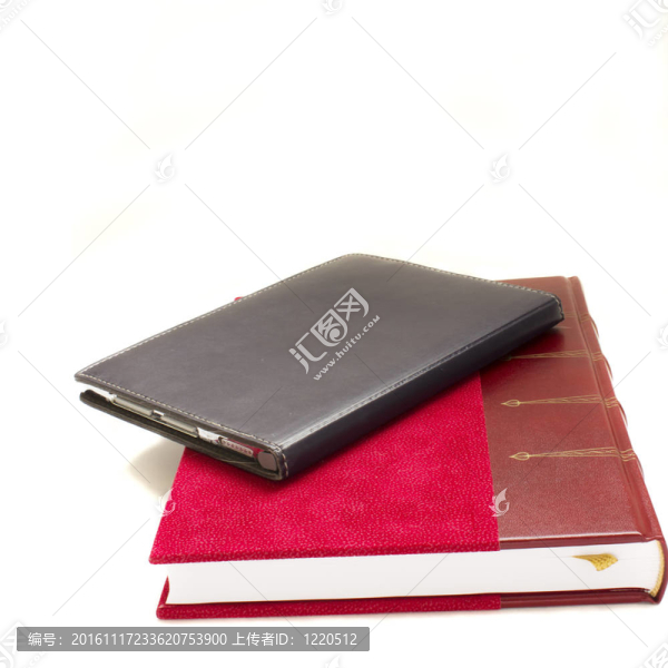 傳統(tǒng)書籍與白色背景電子書