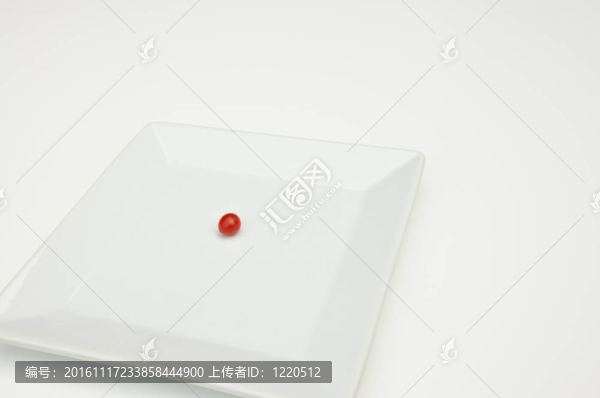 盤子上的小番茄（沒別的吃的）