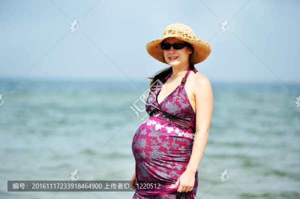 海灘孕婦