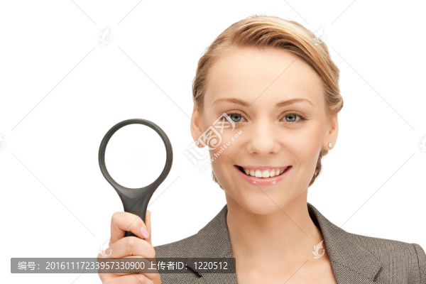 帶放大鏡的女人