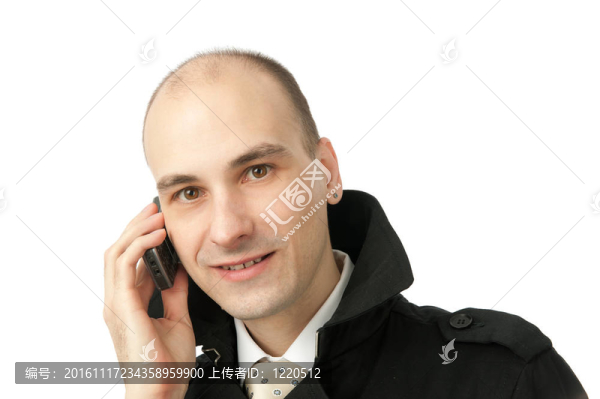 年輕的商人在電話里