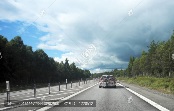 汽車和自行車