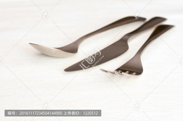 刀叉；刀和勺子