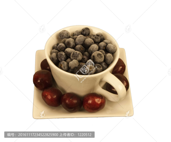 藍莓在一個正方形的杯子里
