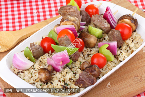 牛肉和蔬菜串燒