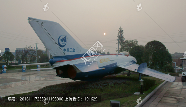 殲6戰(zhàn)機(jī),尾翼