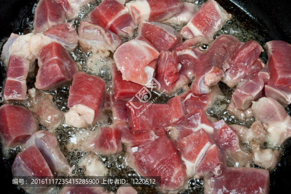 肉是在平底鍋里炸的