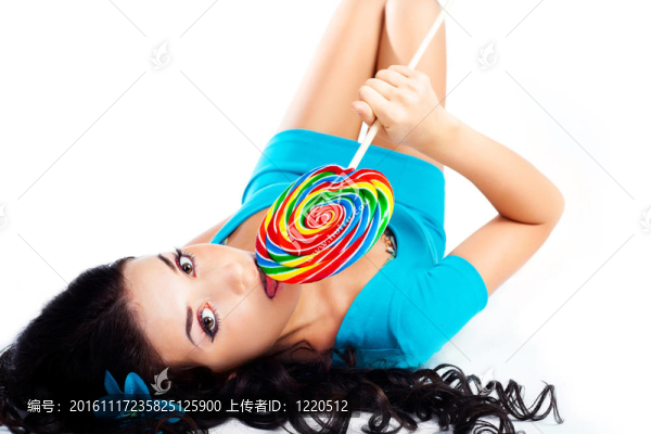一個棒棒糖的女孩