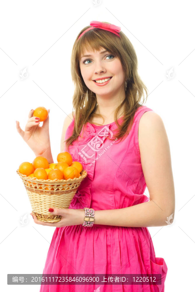 美麗的女孩和橘子