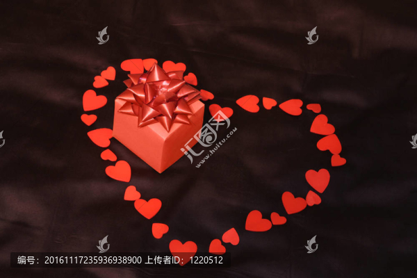 心與禮品盒