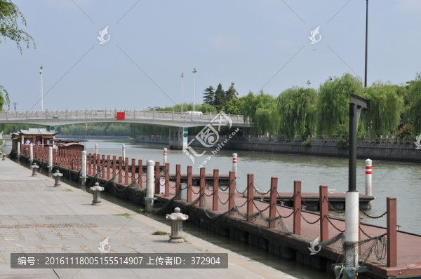 河邊景色