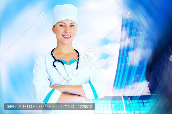 微笑的醫(yī)生在醫(yī)院背景的聽診器
