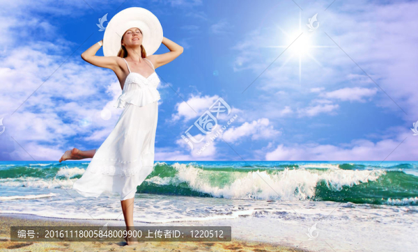 在陽(yáng)光明媚的熱帶海灘主要在白色的年輕漂亮的女人