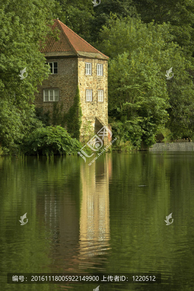 歷史悠久的老泵