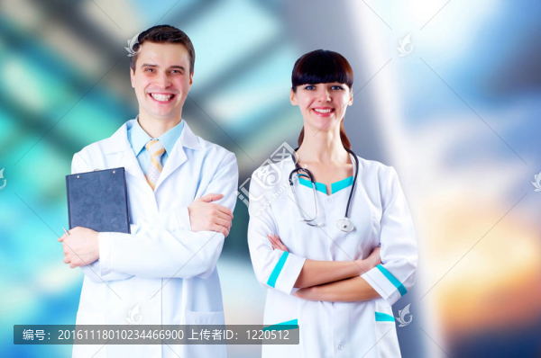 微笑的醫(yī)生在醫(yī)院背景的聽診器