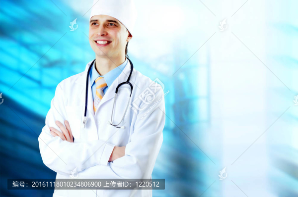 微笑的醫(yī)生在醫(yī)院背景的聽診器