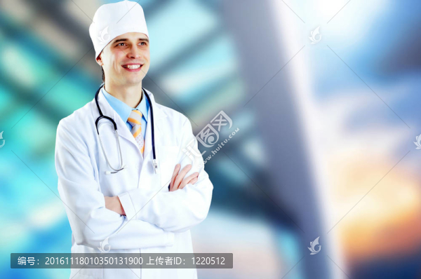 微笑的醫(yī)生在醫(yī)院背景的聽診器