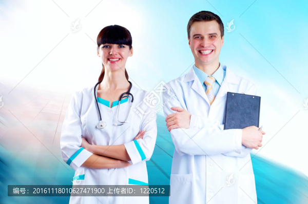 微笑的醫(yī)生在醫(yī)院背景的聽診器