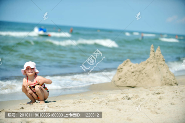女孩在海灘