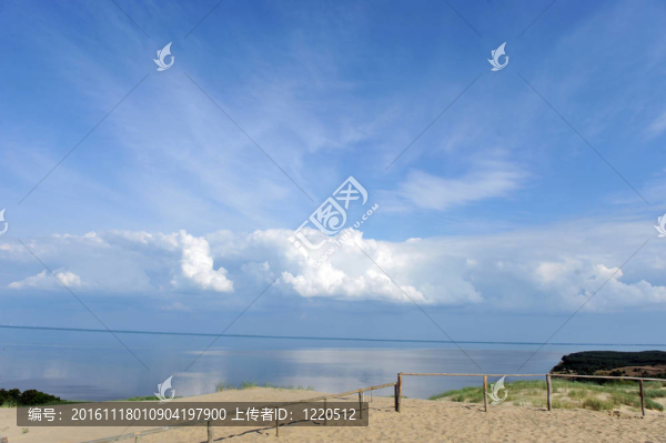 柵欄在沙丘-匯圖網(wǎng) www.fosd68.com 柵欄在沙丘