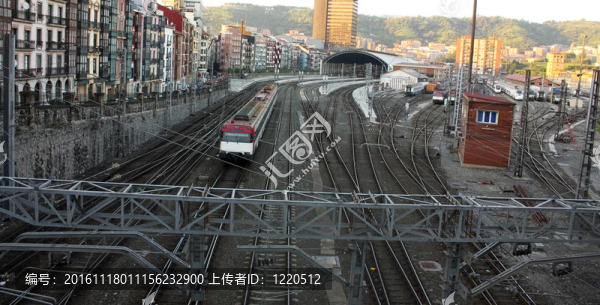 火車。鐵路軌道和接觸網(wǎng)