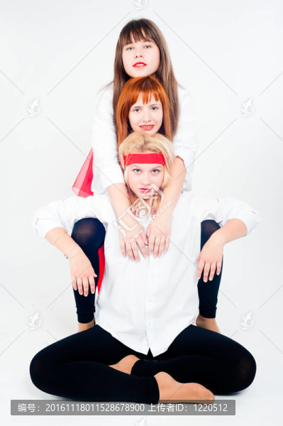 三個(gè)漂亮的女孩
