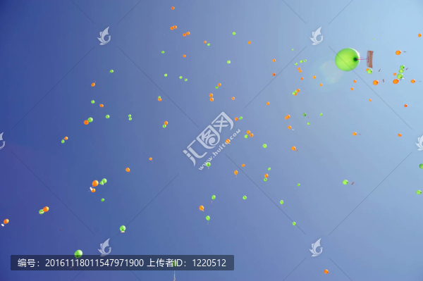 天空中的彩色氣球