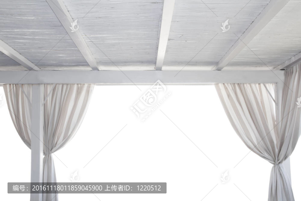 沙灘涼亭孤立在白色