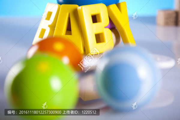 五顏六色的兒童玩具