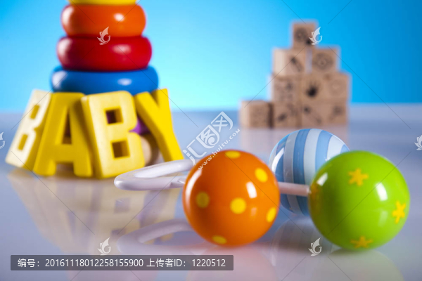 五顏六色的兒童玩具
