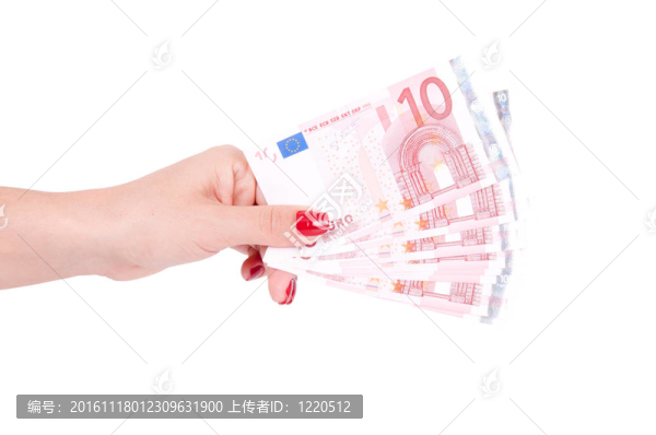 女性手里拿著歐洲的錢