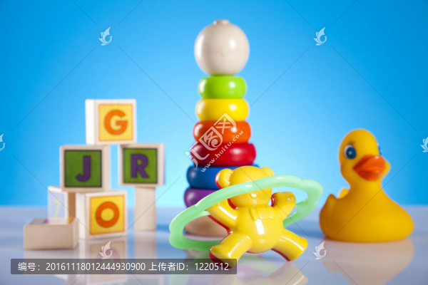 五顏六色的兒童玩具