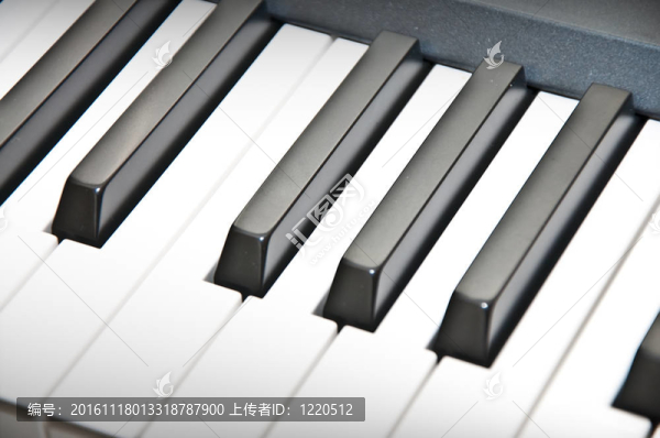 黑色