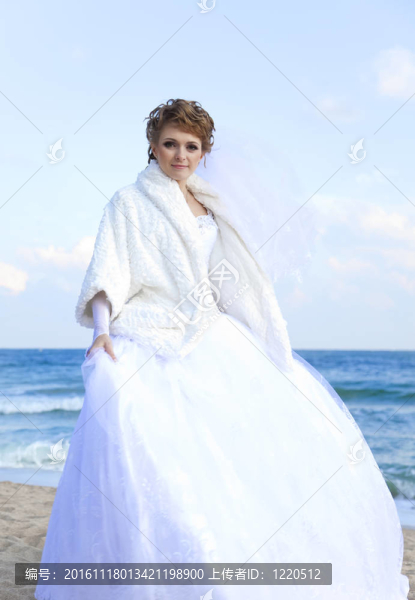 海灘上的年輕新娘