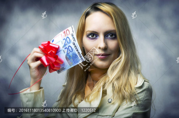 美女贏家拿錢