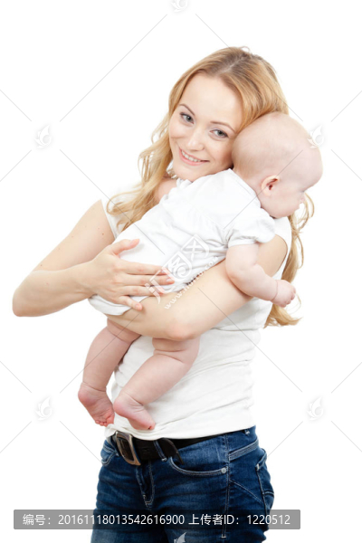 幸福的年輕母親和嬰兒在她的手中