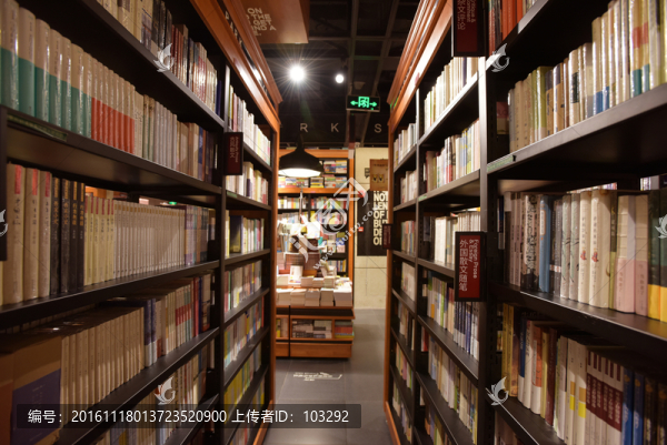 書(shū)店的書(shū)架