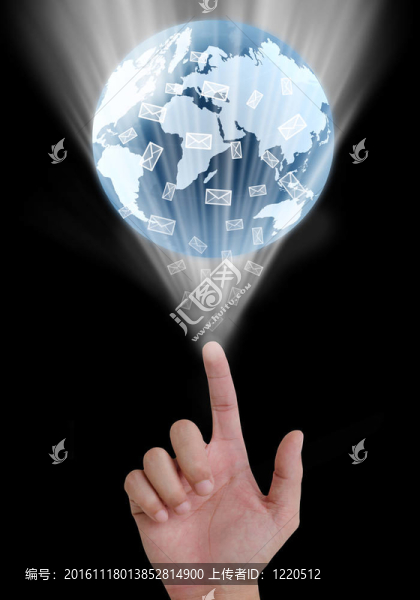 概念手指向一個發(fā)光地球地球和電子郵件