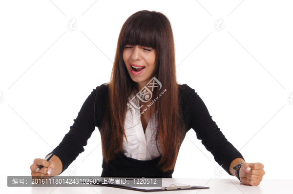 女人在桌上