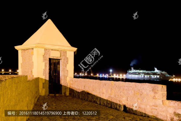 伊比薩夜城游船燈光塔