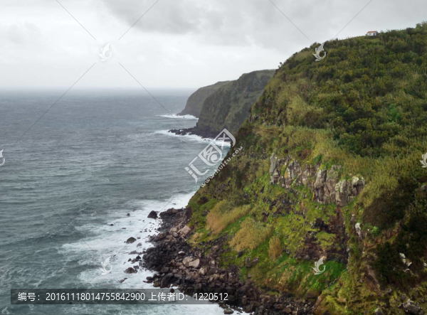 陡峭的海岸風(fēng)光在亞速爾群島