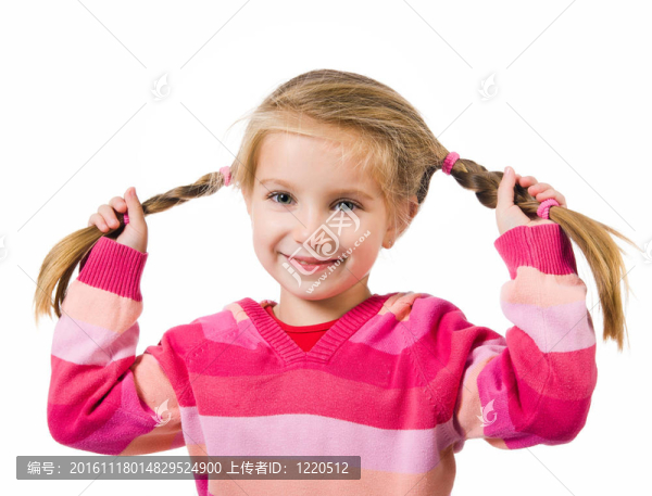 可愛的小女孩與一個辮子