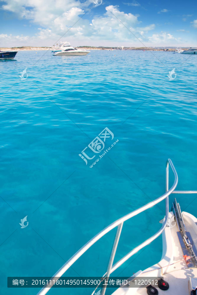 船在illetes福門特拉島伊比薩島