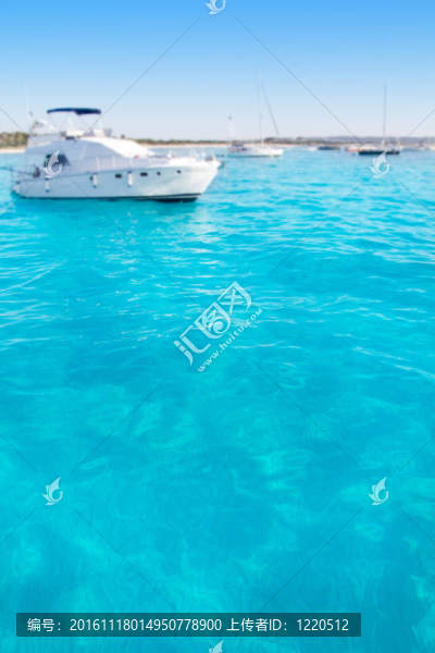錨定在福門特拉島illetes汽艇