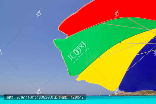 豐富多彩的天窗在福門特拉島的熱帶海灘