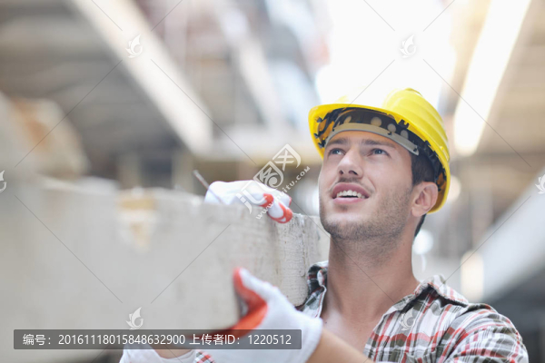 建筑工地上的工人
