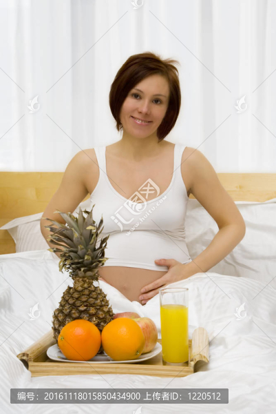年輕的孕婦